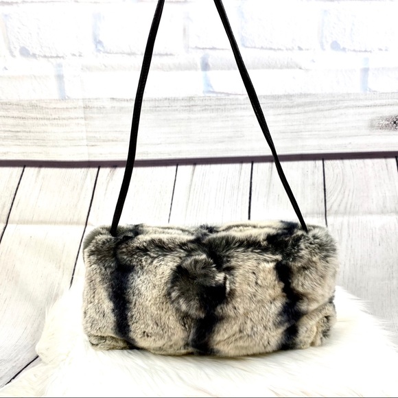 P A O L A by P D L : Fur & Italian Leather Handbag - Picture 7 of 8